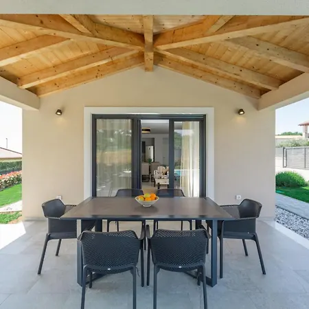 Feriehus Moderne Stefany Mit Pool Und Panoramablick