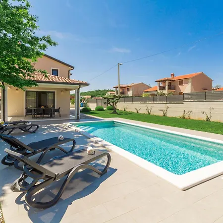 Moderne Stefany Mit Pool Und Panoramablick * Poreč