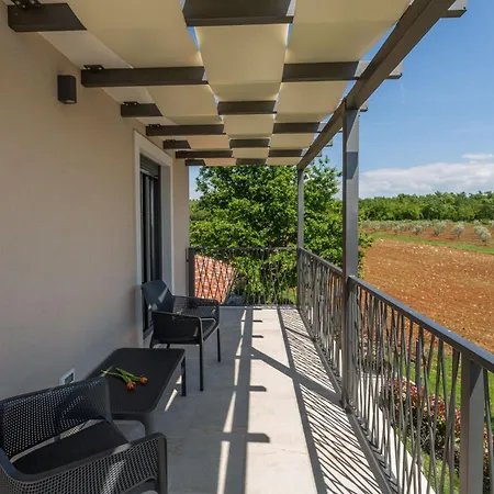 Feriehus Moderne Stefany Mit Pool Und Panoramablick