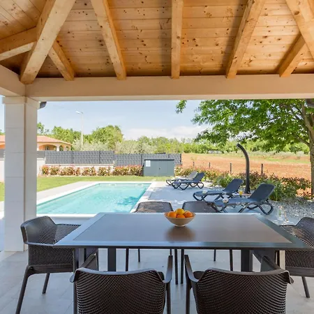 Moderne Stefany Mit Pool Und Panoramablick Feriehus *