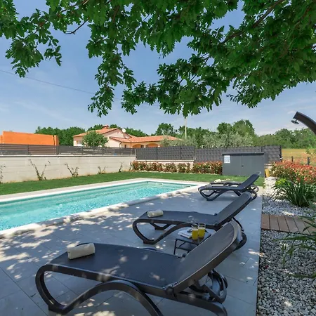 Moderne Stefany Mit Pool Und Panoramablick *