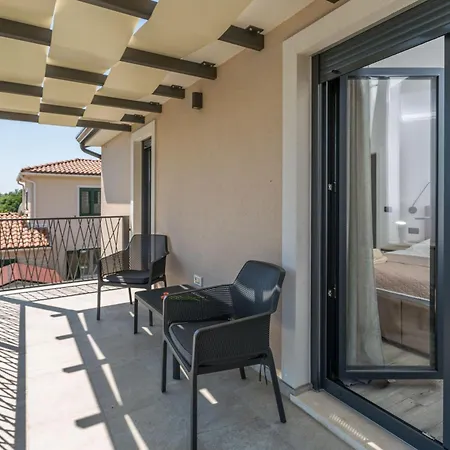 Moderne Stefany Mit Pool Und Panoramablick *