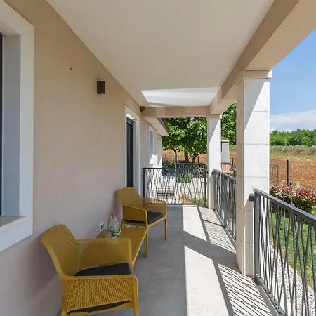 Moderne Stefany Mit Pool Und Panoramablick Holiday home Porec