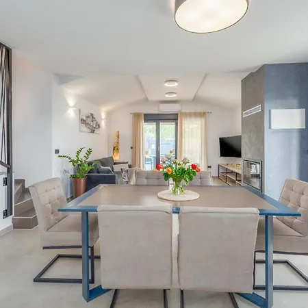 Moderne Stefany Mit Pool Und Panoramablick *